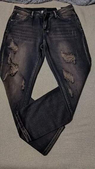 Pantalones vaqueros negros rotos