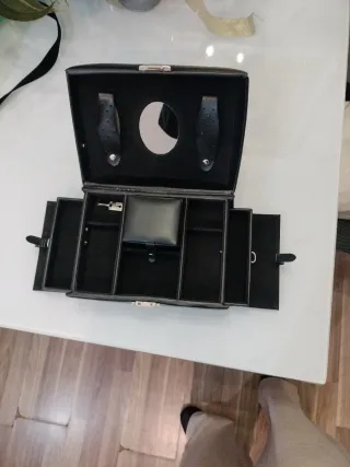 Joyero negro con espejo