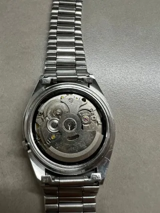 Reloj Seiko 5 Automático Dorado y Plateado