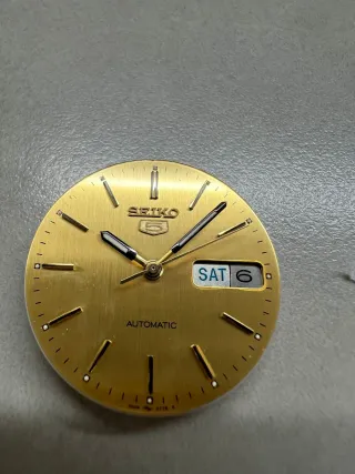 Reloj Seiko 5 Automático Dorado y Plateado