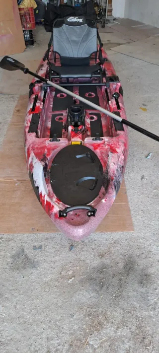 Kayak de pesca rosa casi nuevo