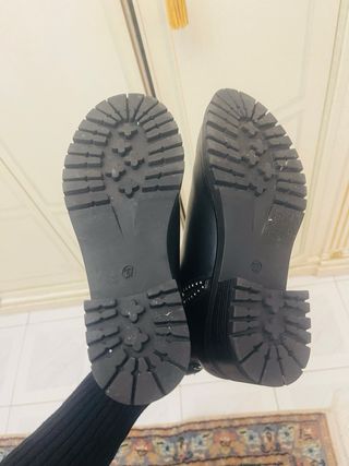 Stivaletti neri con borchie