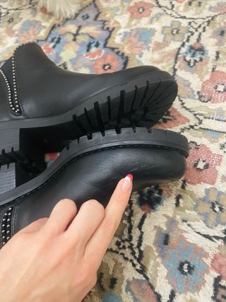 Stivaletti neri con borchie