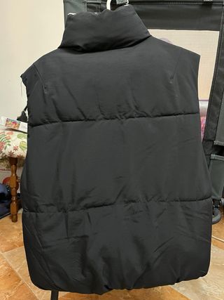 Chaleco reversible negro y beige