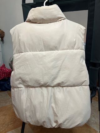 Chaleco reversible negro y beige