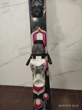 Esquís infantiles con fijaciones