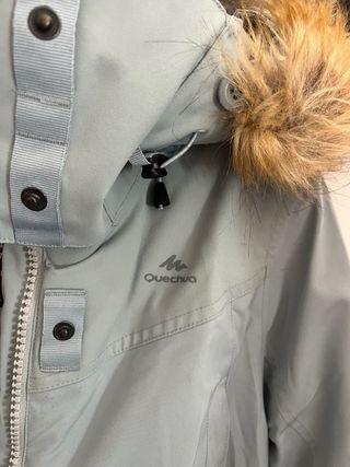 Abrigo azul para la nieve