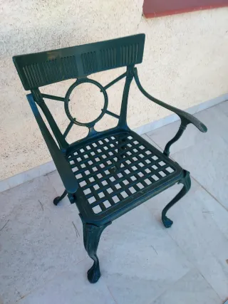 Silla de jardín de hierro forjado verde