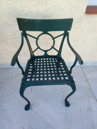 Silla de jardín de hierro forjado verde