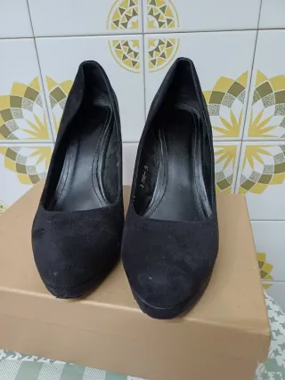 Zapatos de tacón negros ante talla 38