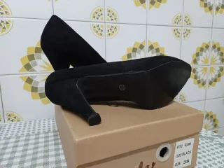 Zapatos de tacón negros ante talla 38