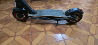 Dos Patinetes eléctrico negro