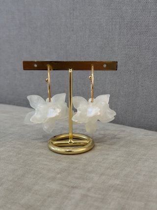 Pendientes aro flor nacarada dorada