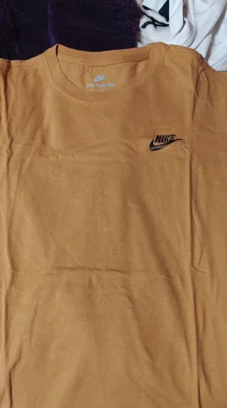 Camiseta Nike beige manga corta