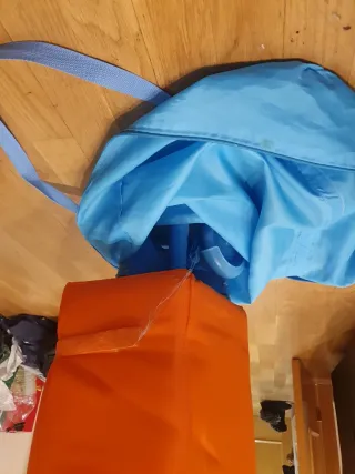 Cuna de viaje plegable naranja y azul