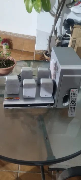 Home Cinema LG Plata y Blanco