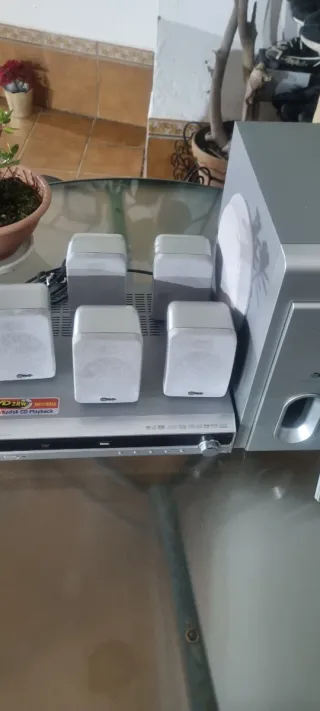 Home Cinema LG Plata y Blanco