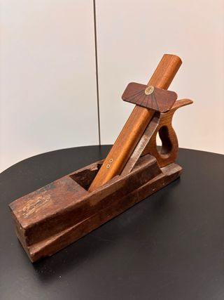 Herramienta madera antigua. Garlopa.Cepillo