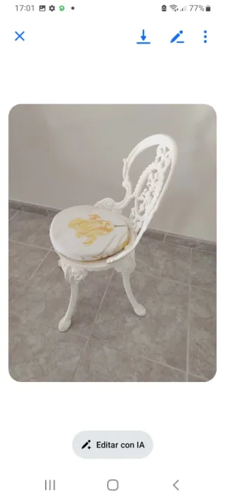 Mesa de jardín blanca redonda con sus 2 sillas