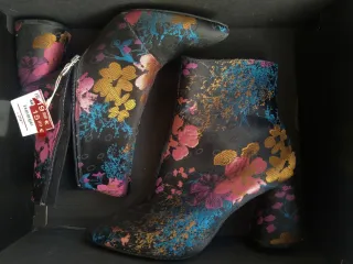 Botines tacón ancho T-40 'Stradivarius' nuevos