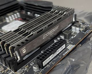 32GB DDR4 3200C16 R7 3700X MSI X570 Gaming Plus