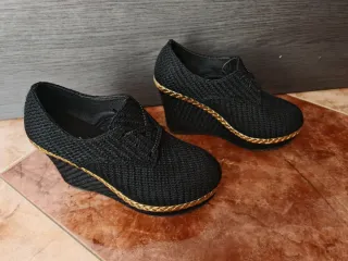 Zapatos de cuña con cordones