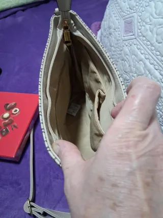 Bolso de hombro beige con logo GH