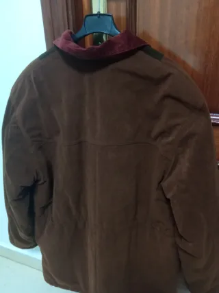 Trenca forrada pelo marrón