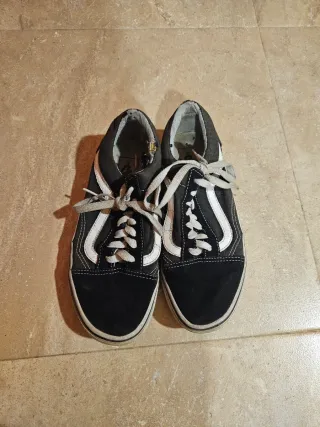 Zapatillas Vans Old Skool Negras y Blancas