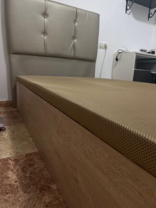 Canapé de madera de tela beige y cabecero 105x190