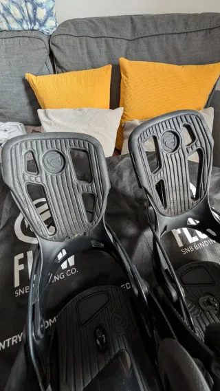 Fijaciones Flow Fuse Talla L (Entrada trasera)