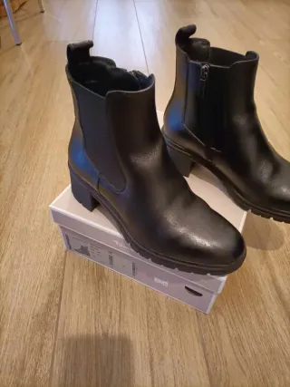 Stivaletti Tamaris neri Vendo per numero errato