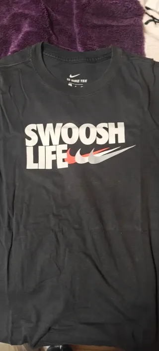 Camiseta Nike Negra Swoosh Life