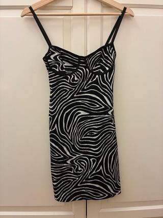 Vestido midi Zara estampado cebra