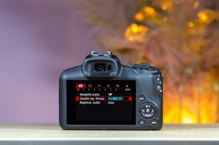 Canon EOS R100 + Obiettivo 18-45mm IS STM