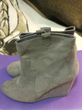 Botines grises de cuña color Topo Invierno