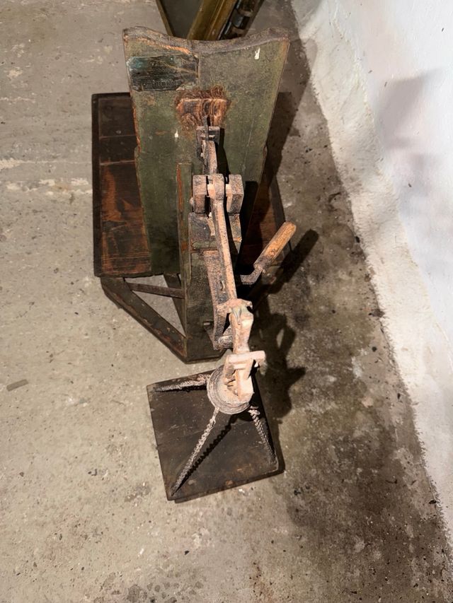 Báscula industrial antigua Vaisse con 3 pesas