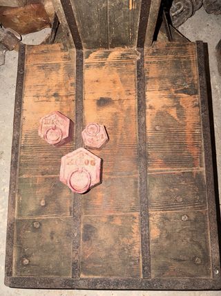 Báscula industrial antigua Vaisse con 3 pesas