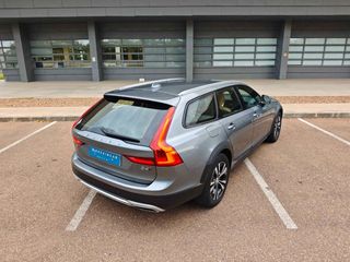 VOLVO V90 Cross Country 2.0 D4 AWD Pro Auto