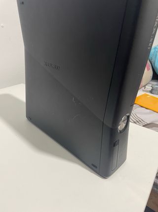 Xbox 360 Slim + 2 mandos + juegos