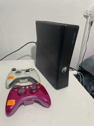 Xbox 360 Slim + 2 mandos + juegos