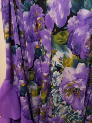 Traje de baile morado con volantes