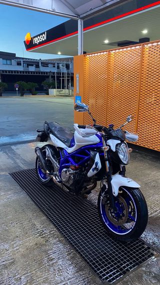 Suzuki Gladius SV650
