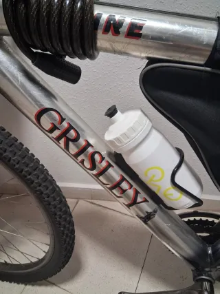 Bicicleta Grisley Aluminio con accesorios.