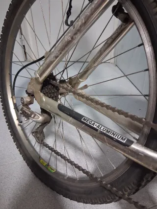 Bicicleta Grisley Aluminio con accesorios.