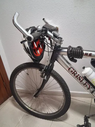 Bicicleta Grisley Aluminio con accesorios.