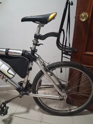 Bicicleta Grisley Aluminio con accesorios.