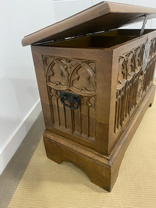 Arcón o baúl gótico medieval madera nogal