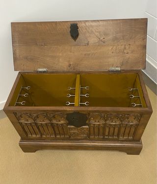 Arcón o baúl gótico medieval madera nogal