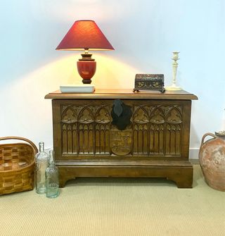 Arcón o baúl gótico medieval madera nogal